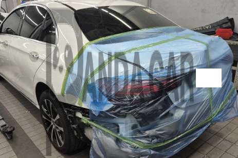 2021 Mercedes-Benz E300 e 4MATIC, photograph 2