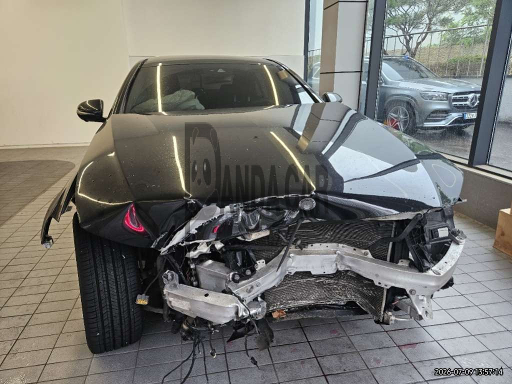 2017 Mercedes-Benz E300 4Matic, photograph 1