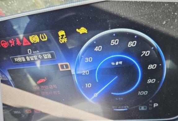 2023 Mercedes-Benz EQE350 4MATIC, photograph 4