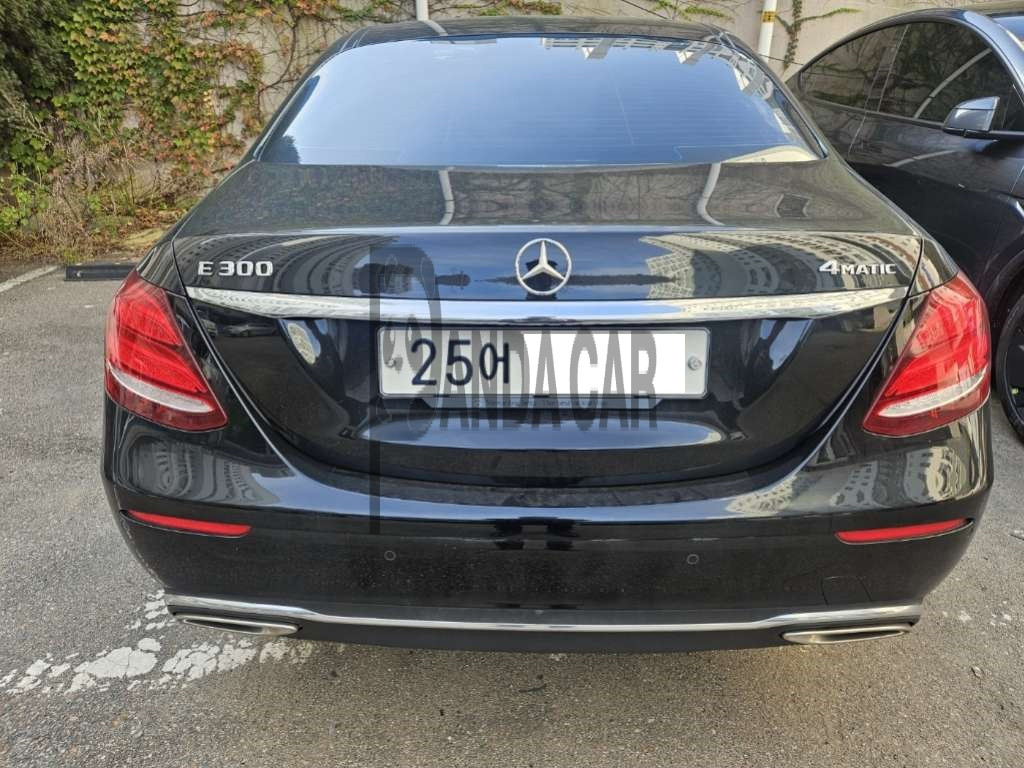 2017 Mercedes-Benz E300 4Matic, photograph 7