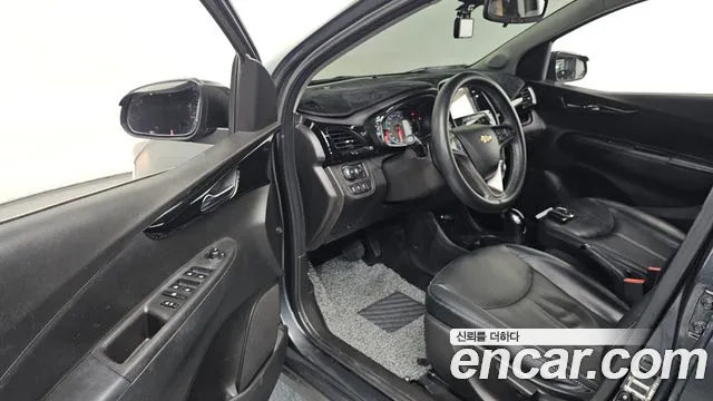 2017 ChevroletGMDaewoo Spark LTZ, photograph 10
