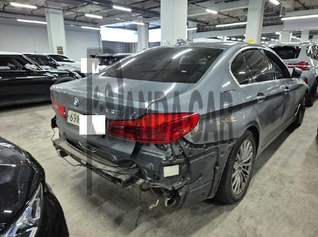 2019 BMW 520i Luxury, photograph 2
