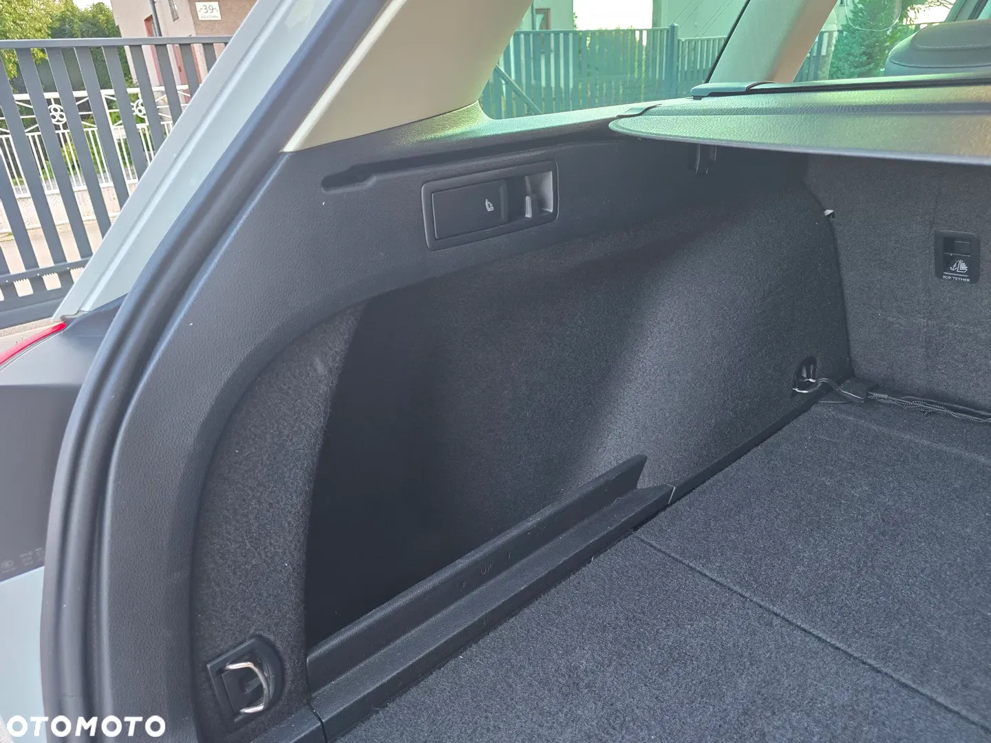 2017 Volkswagen Passat Alltrack, photograph 9