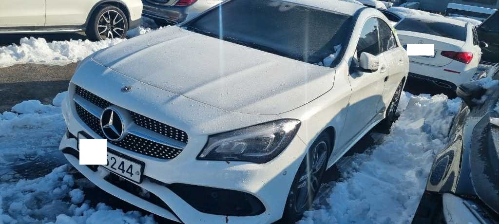 2018 Mercedes-Benz CLA220, photograph 2