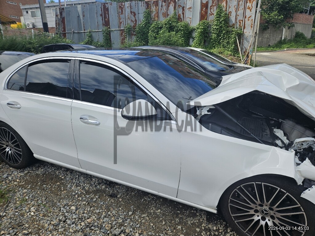 2024 Mercedes-Benz C 300 4MATIC, photograph 4