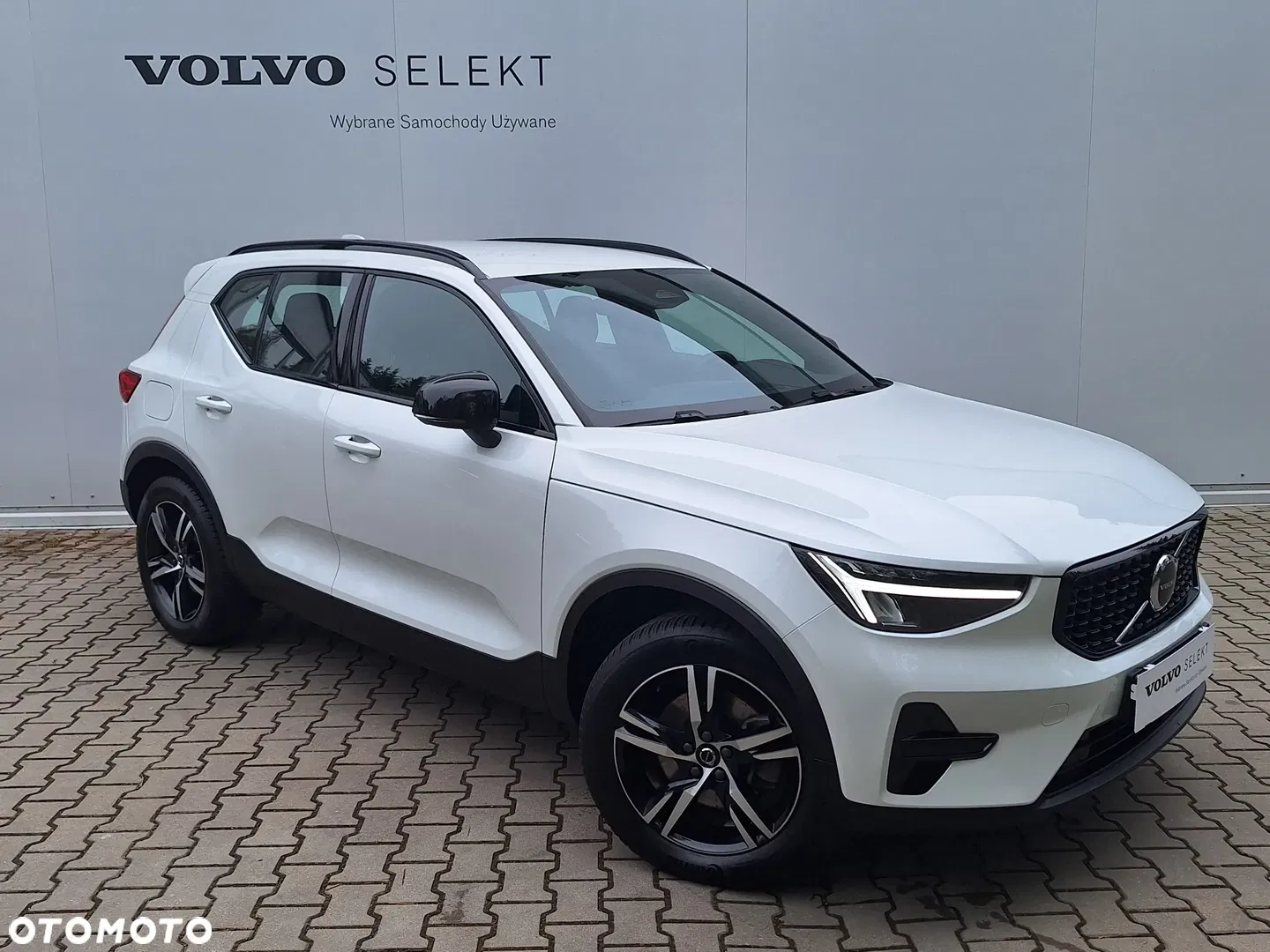 2025 Volvo XC 40 B3 Plus Dark, photograph 3