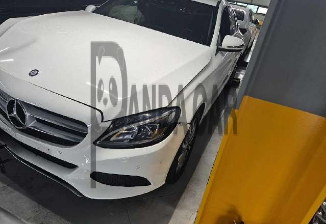 2017 Mercedes-Benz C200, photograph 4