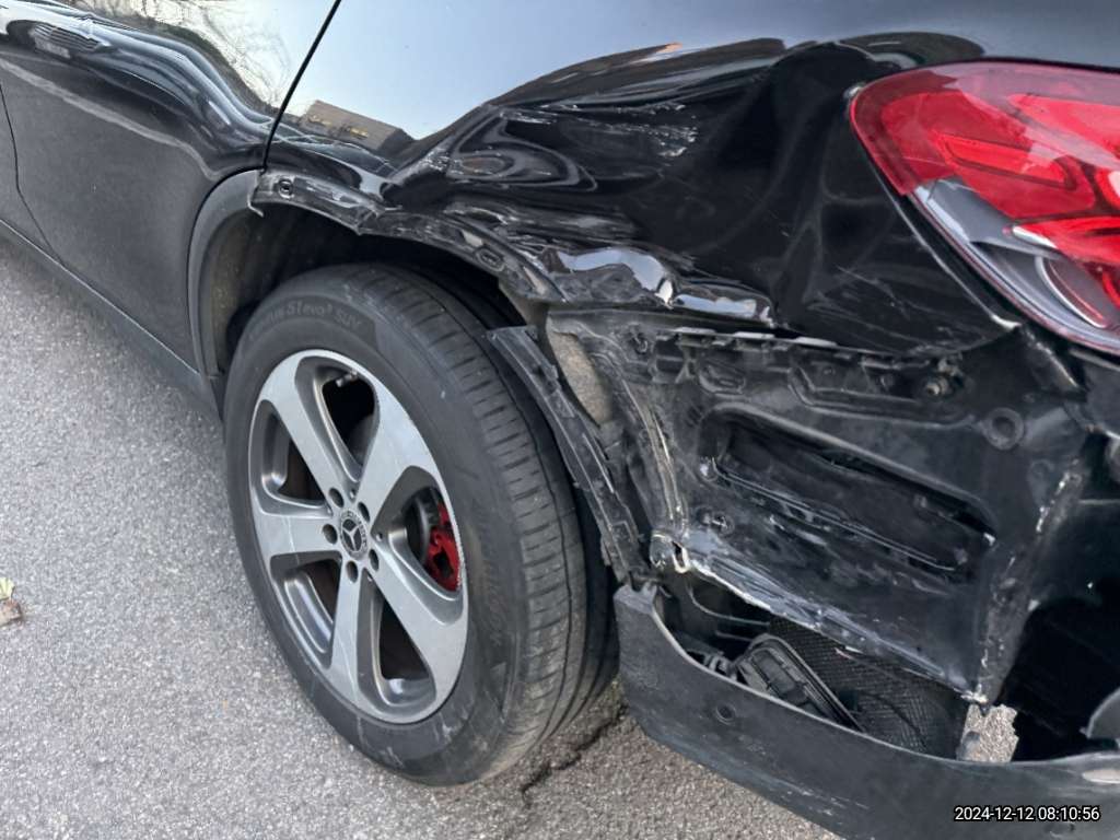 2017 Mercedes-Benz GLC220 d 4Matic, photograph 2