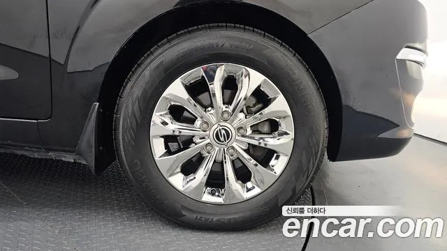 2016 KG_Mobility_Ssangyong KORANDO 4WD Chateau 11-seater, photograph 10