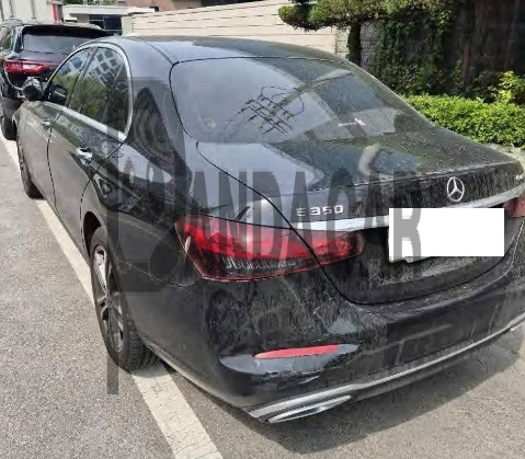 2022 Mercedes-Benz E350 4MATIC, photograph 2