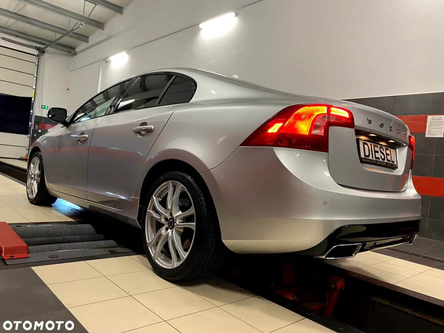 2017 Volvo S60 D4 Drive-E R-Design Momentum, photograph 10