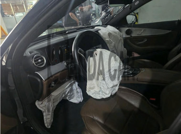 2021 Mercedes-Benz E250, photograph 2