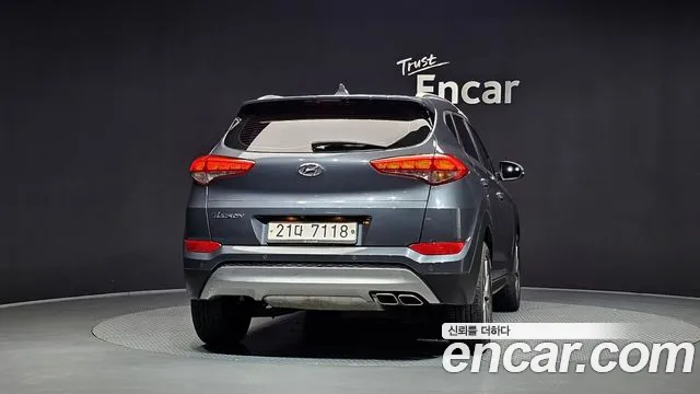 Hyundai Tucson Diesel 2.0 2WD — photo 1 of 31