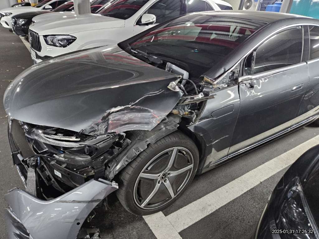 2023 Mercedes-Benz EQE350 4MATIC, photograph 4