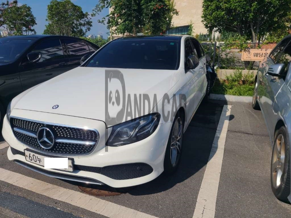 2017 Mercedes-Benz E300 4Matic, photograph 3