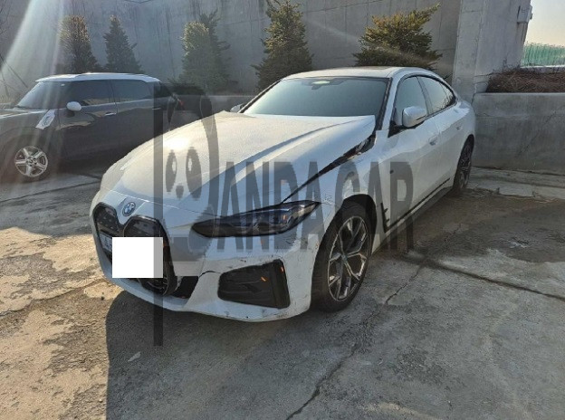 2024 BMW i4 eDrive40, photograph 4
