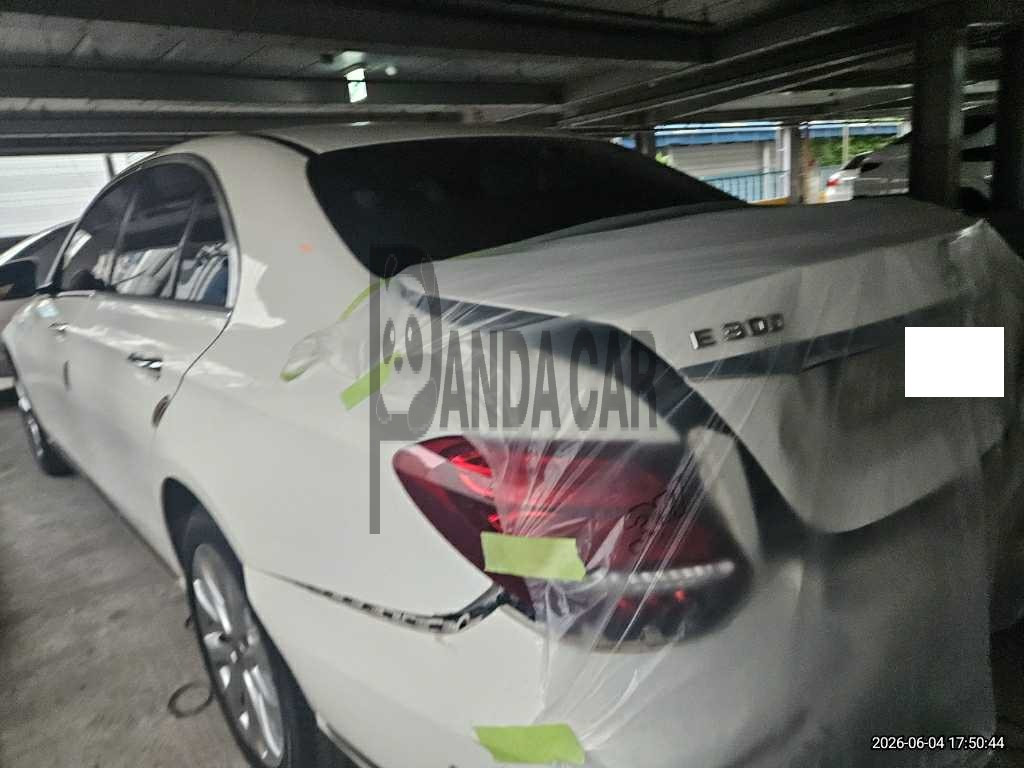 2018 Mercedes-Benz E300 4Matic, photograph 3