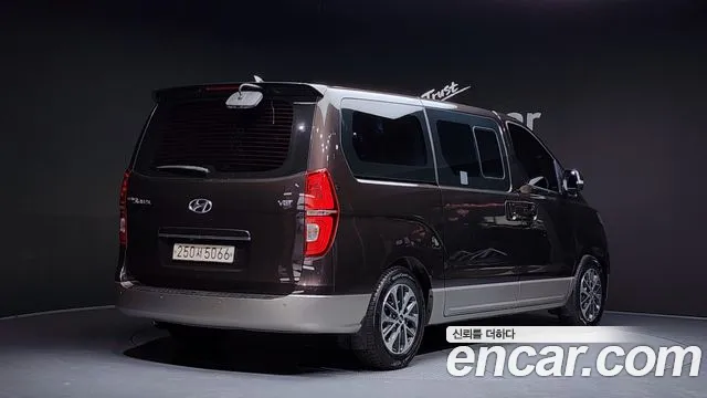 2018 Hyundai Starex Urban 9-Seater, photograph 3