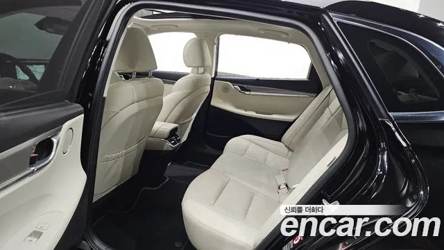2022 Hyundai Grandeur Le Blanc, photograph 2