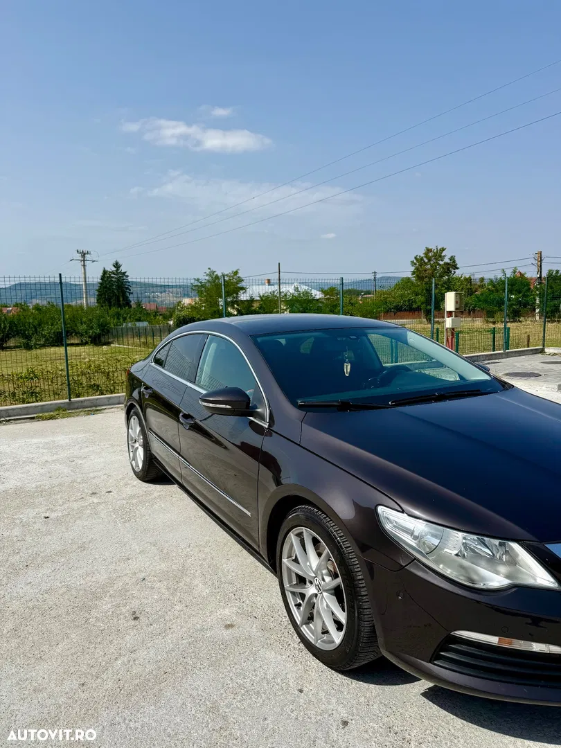 2010 Volkswagen Passat CC, photograph 2