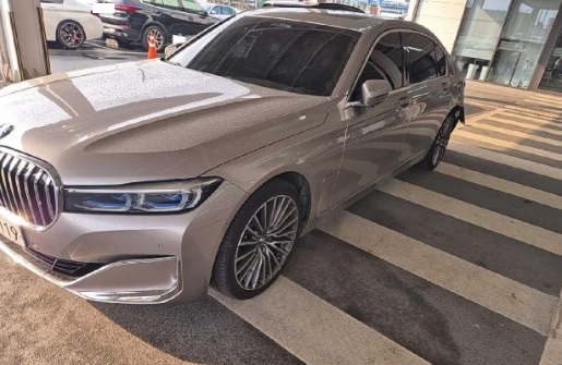 2021 BMW 740Li xDrive, photograph 2