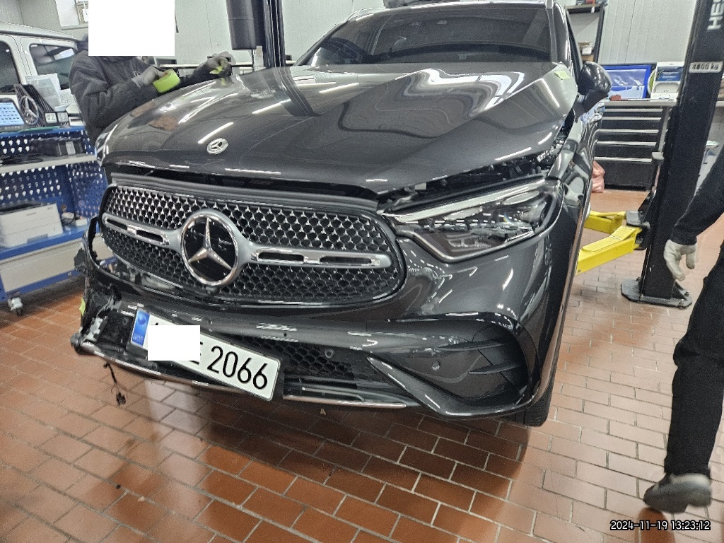 2023 Mercedes-Benz GLC300 4MATIC, photograph 1