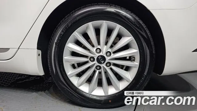 Kia K7 3.0 LPI Luxury (Rental Car) — photo 1 of 30