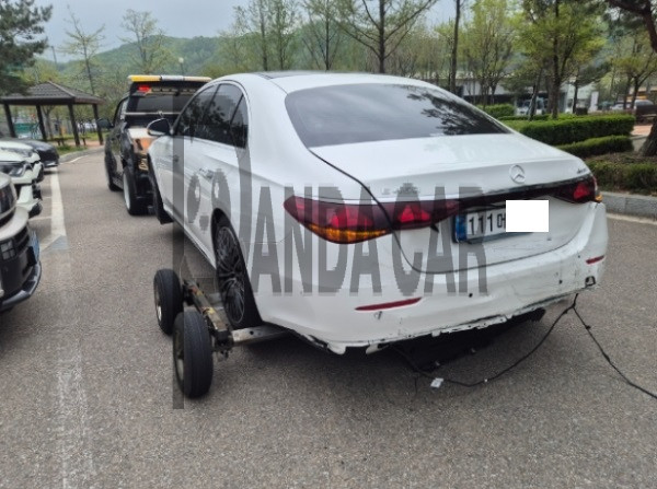 2026 Mercedes-Benz E 450 4MATIC, photograph 2