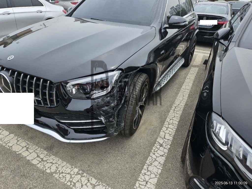 2022 Mercedes-AMG GLC43 4MATIC, photograph 2