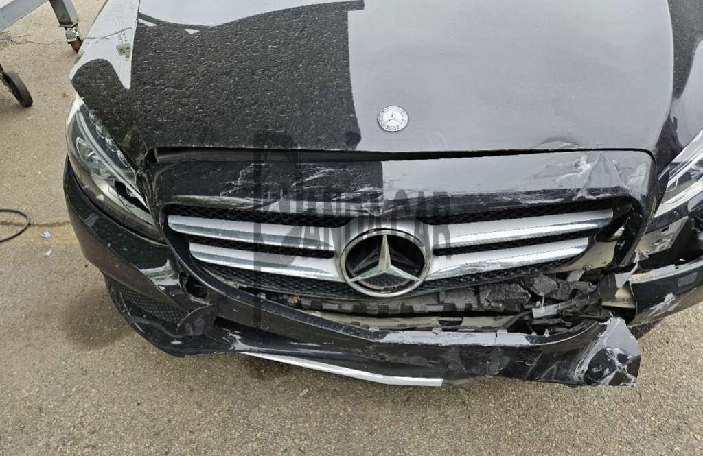 2017 Mercedes-Benz C200, photograph 1
