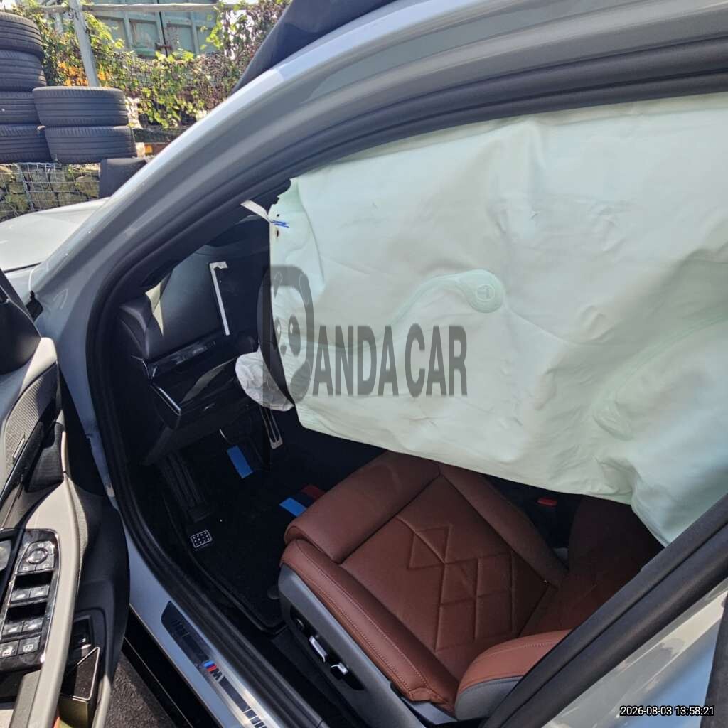 2026 BMW 530i xDrive, photograph 4