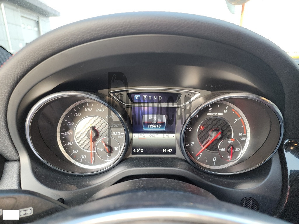2019 Mercedes-AMG GLA45 4Matic, photograph 5