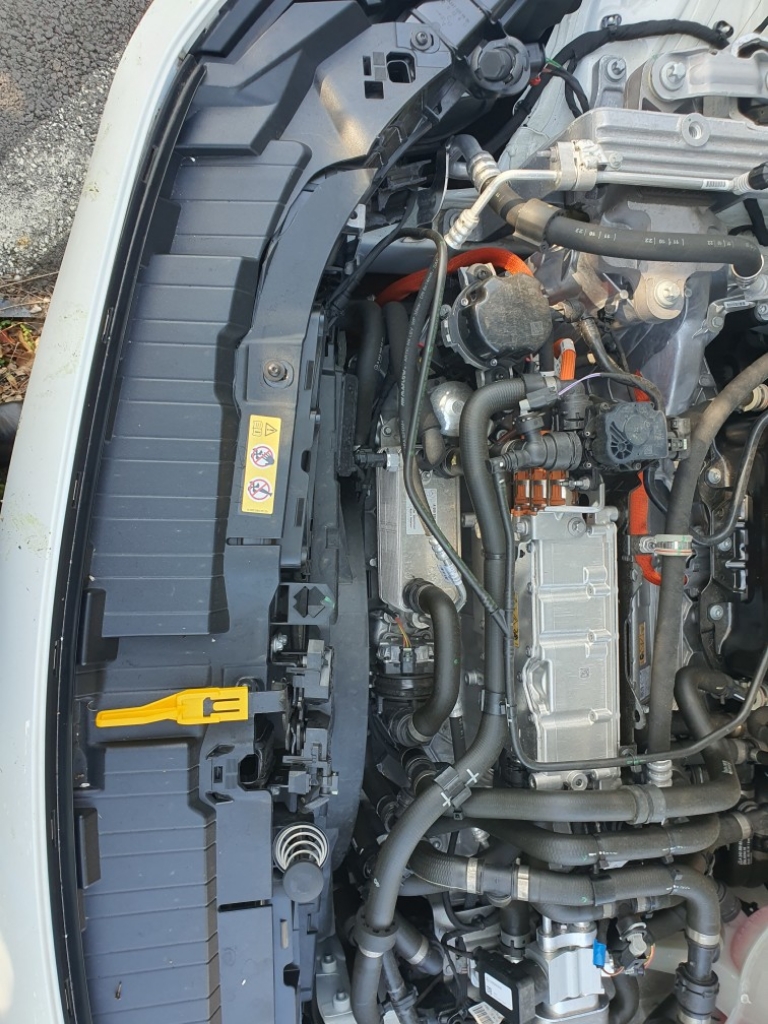 2023 Mercedes-Benz EQB300 4MATIC, photograph 4