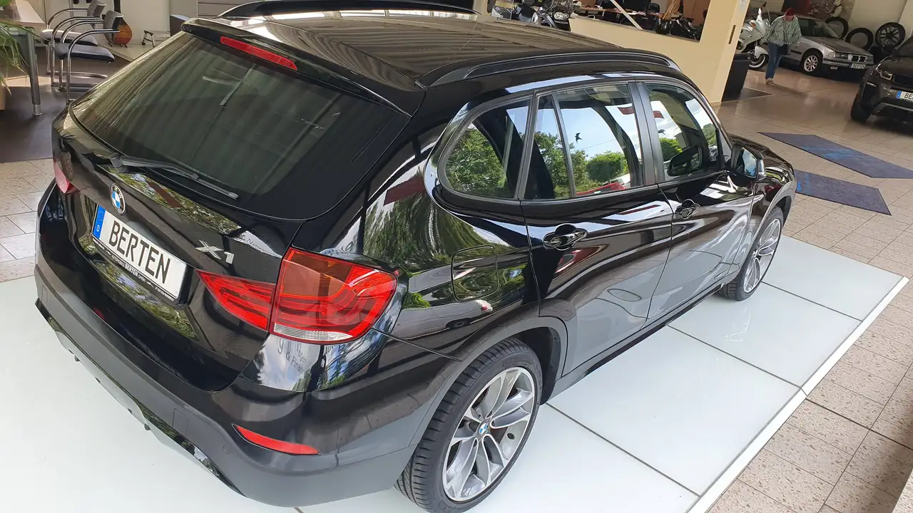 2012 BMW X1 sDrive 20 d, Sport Line, Automatik, AHK, SHZ, PDC vo. + hi., Leder, Klimaautomatik, usw..., photograph 4