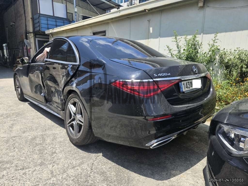 2021 Mercedes-Benz S400 d 4MATIC, photograph 2
