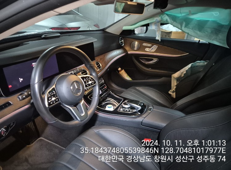 2020 Mercedes-Benz E 300 4MATIC, photograph 4