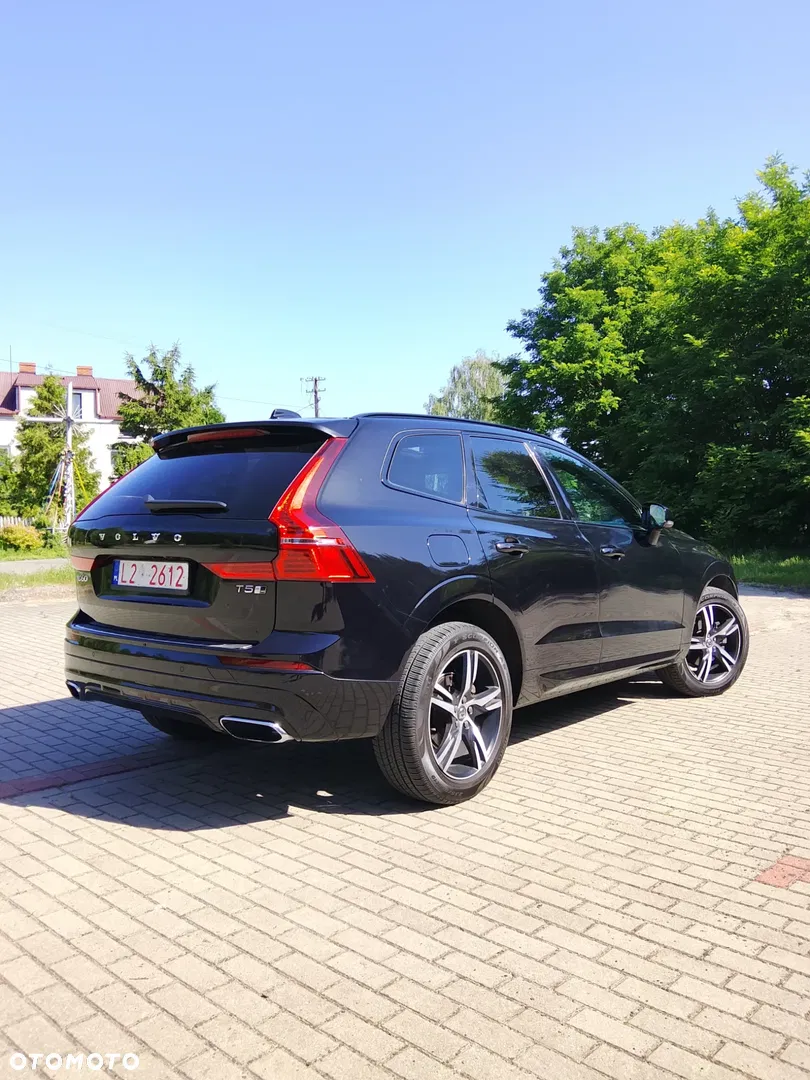 2019 Volvo XC 60 T5 AWD R-Design, photograph 2