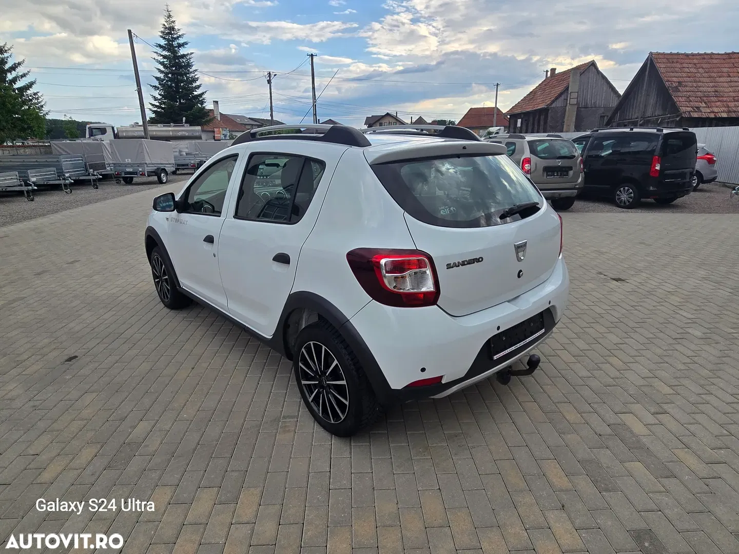 2013 Dacia Sandero 0.9 Stepway, photograph 3