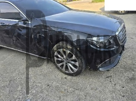 2017 Mercedes-Benz E300, photograph 3