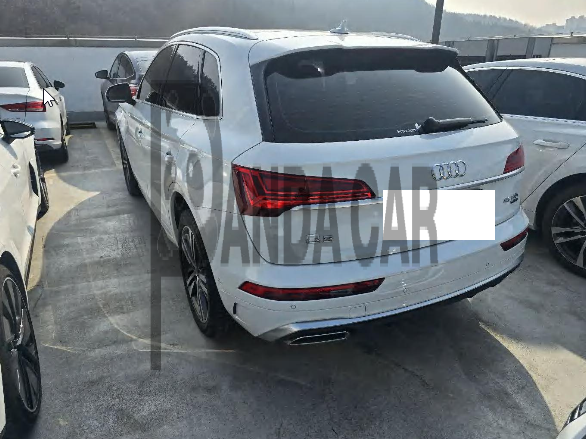2021 Audi Q5 45 TFSI quattro, photograph 5