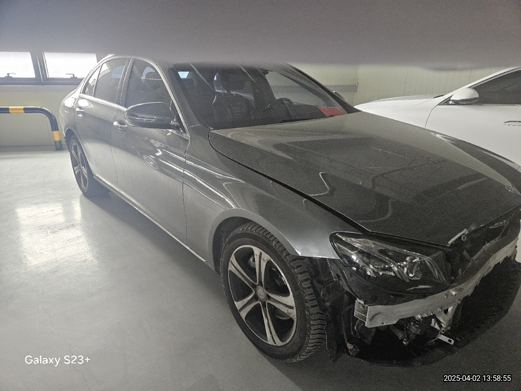 2017 Mercedes-Benz E220 d 4Matic, photograph 3