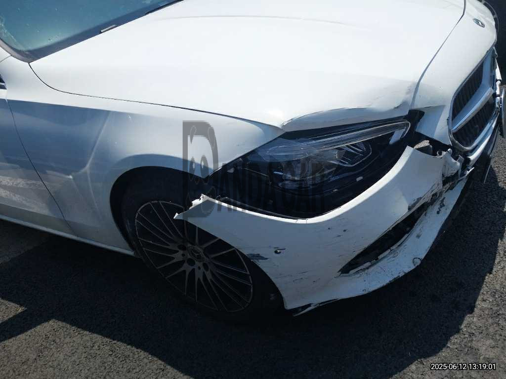 2024 Mercedes-Benz C 200, photograph 2