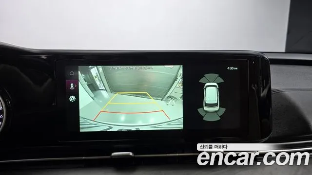 Kia Canival Diesel 9-Seater Prestige — photo 1 of 20