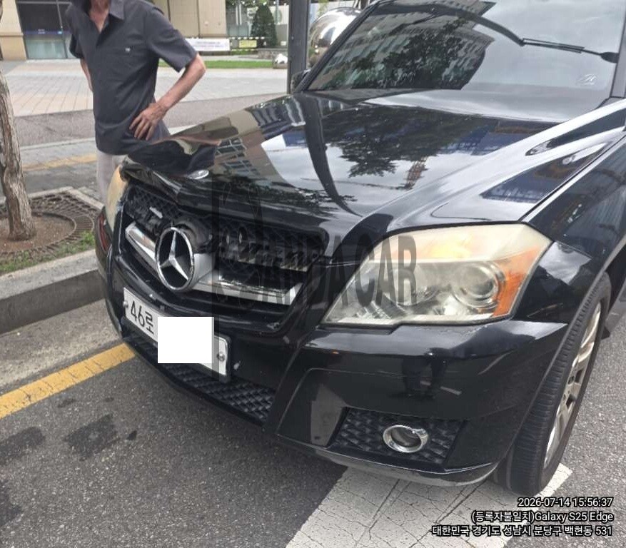 2010 Mercedes-Benz GLK350 4MATIC, photograph 1