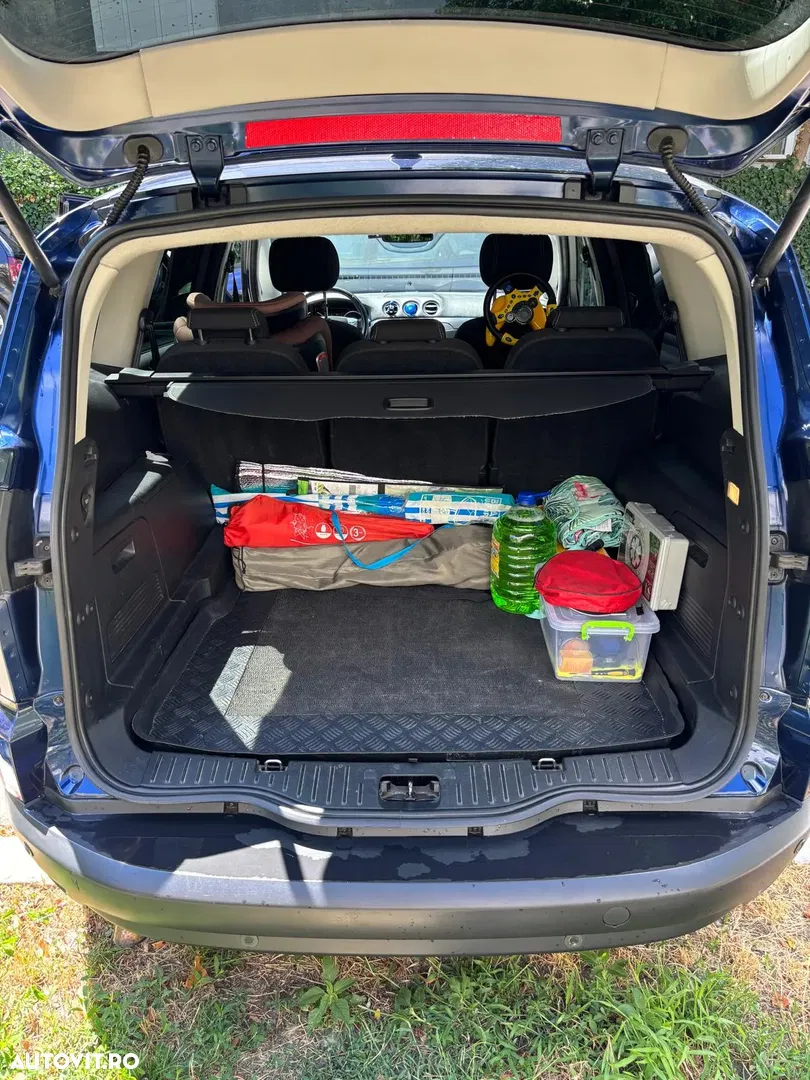 2010 Ford S-Max 2.0 TDCi DPF Ambiente, photograph 5