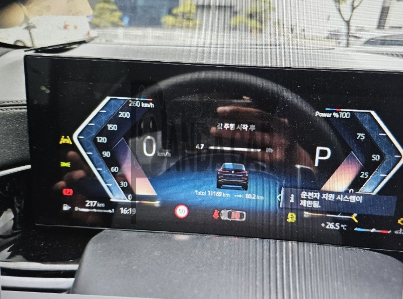 2025 BMW X6 xDrive40i M Sport, photograph 2