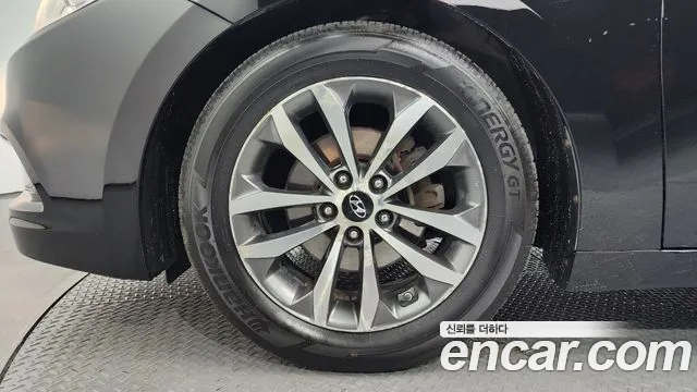 2011 Hyundai Grandeur HG240 Luxury, photograph 3