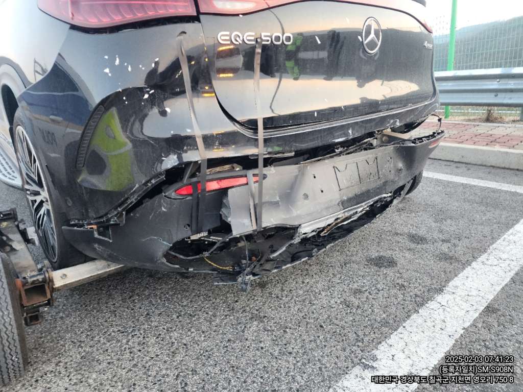 2023 Mercedes-Benz EQE500 4MATIC SUV, photograph 5