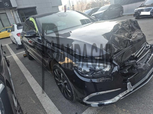2021 Mercedes-Benz E300 e 4MATIC, photograph 4