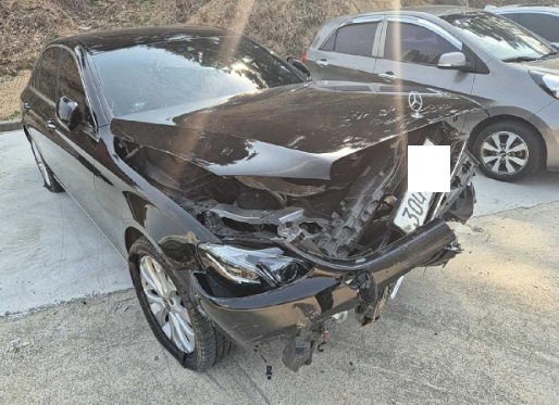 2019 Mercedes-Benz E220 d 4Matic, photograph 2